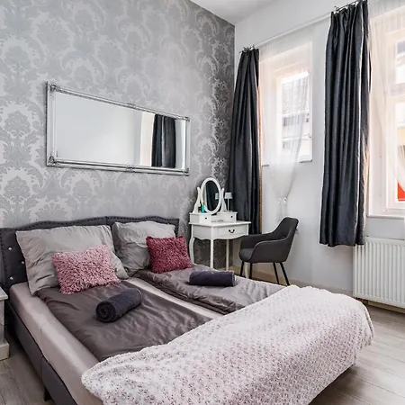 Palace Apartment *