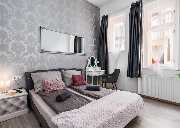 Palace Apartment *