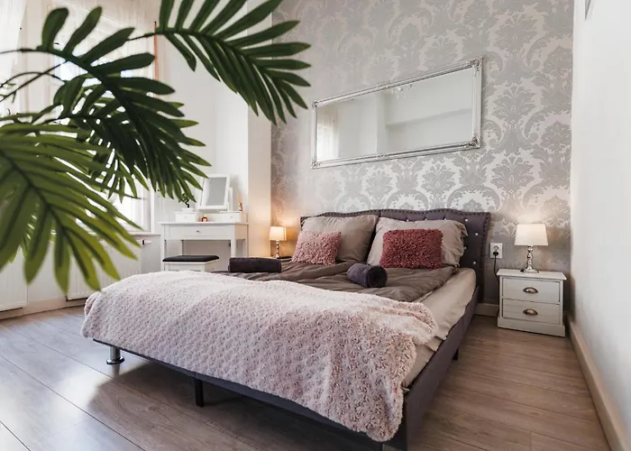 Apartment Palace *