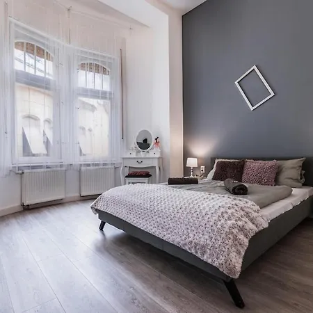 Apartment Palace *