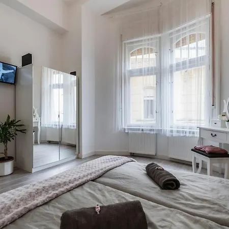 Apartment Palace *