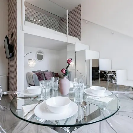 Apartment Palace *