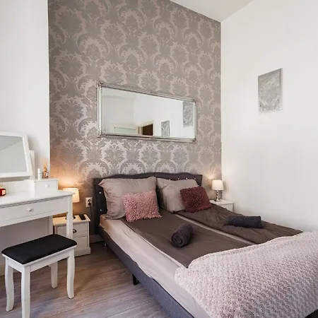 Palace *